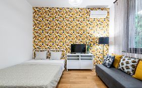 Vertigo Modern Studio-Free Private Parking-Fast Wi-Fi