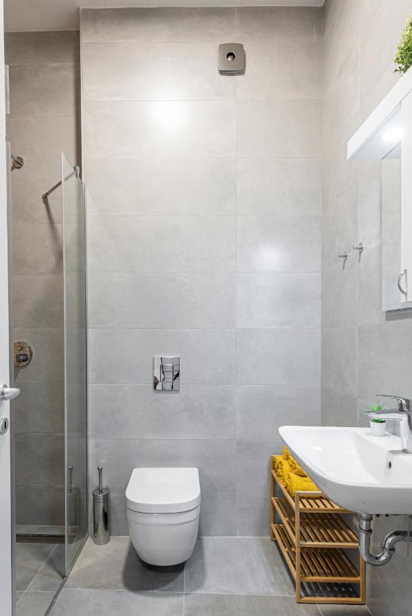 Vertigo Modern Studio-Free Private Parking-Fast Wi-Fi Novi Sad Exterior foto