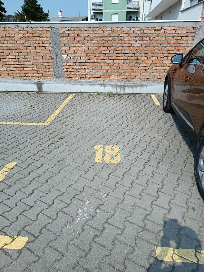 Vertigo Modern Studio-Free Private Parking-Fast Wi-Fi Novi Sad Exterior foto